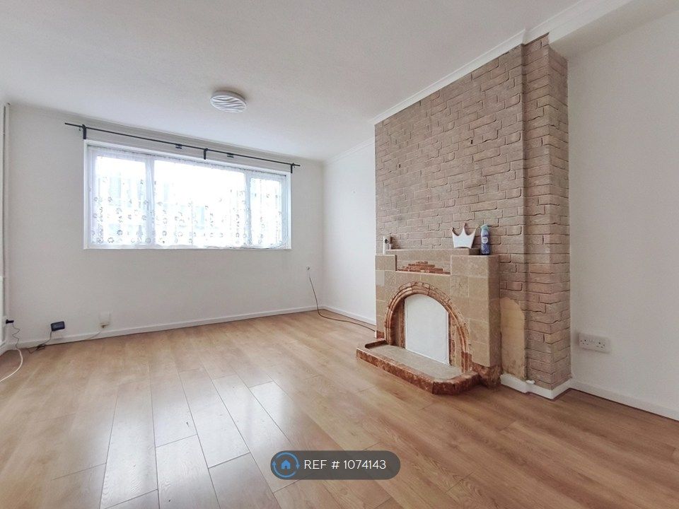 Property photo 3 of 20 Living Room