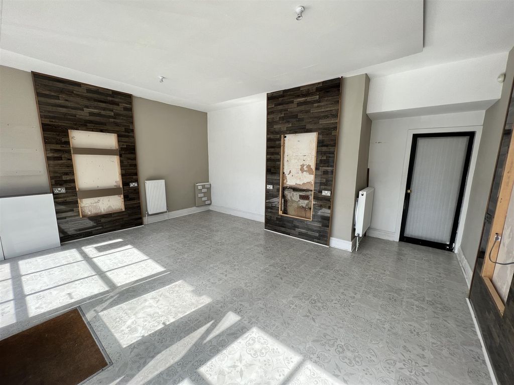 Property photo 3 of 14 Photo 2