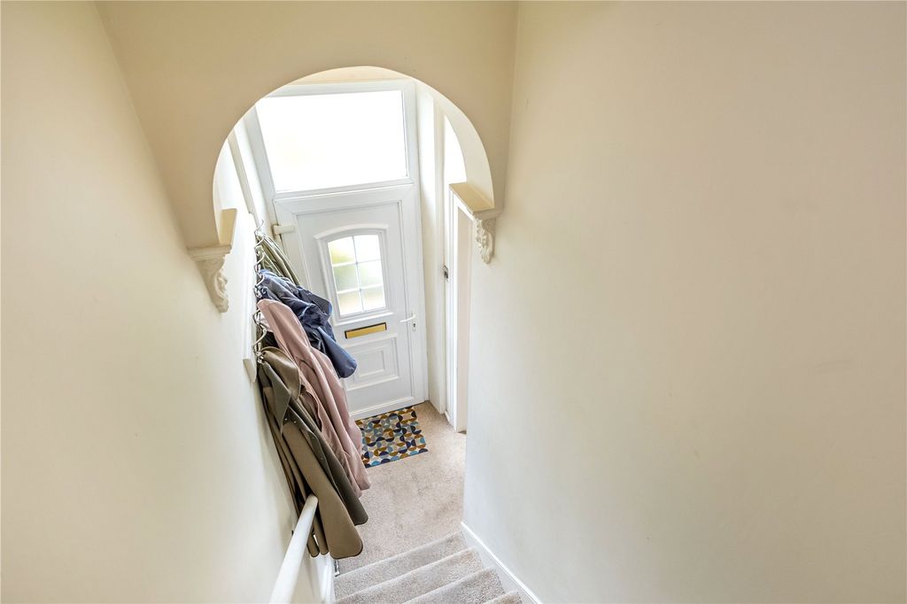 Property photo 2 of 21 Hallway