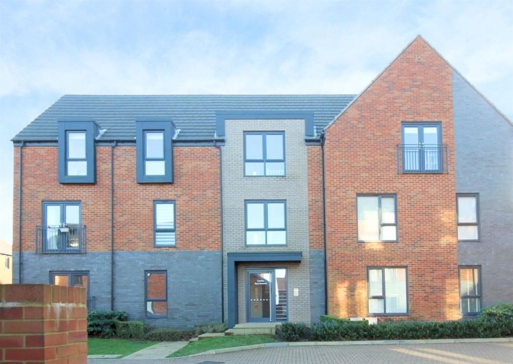 Property photo 1 of 10 Front Car.Jpg