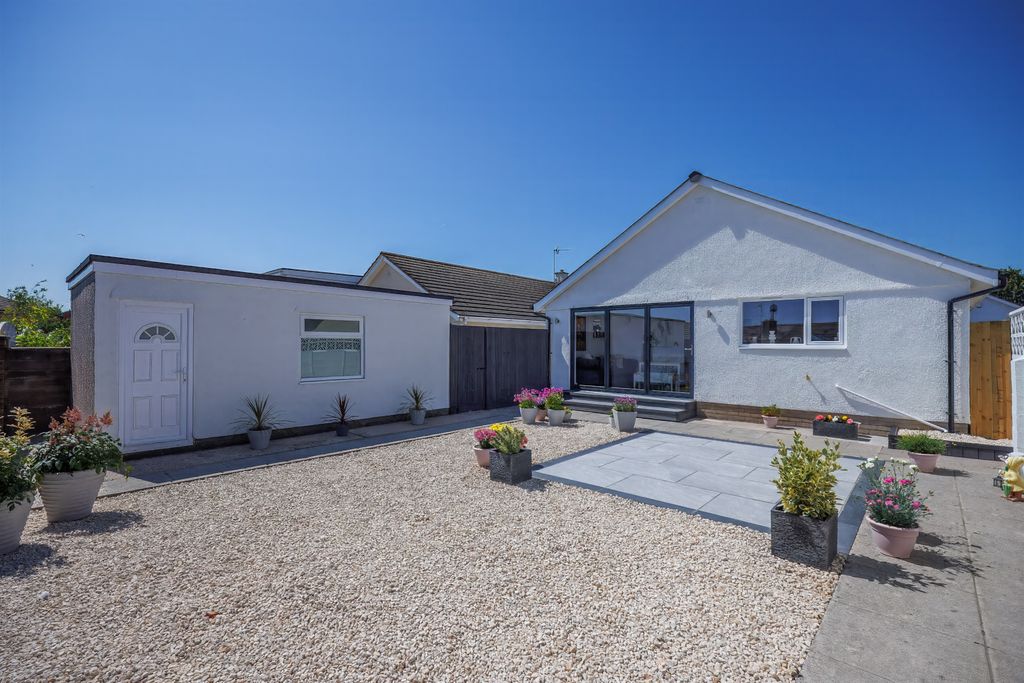 Property photo 2 of 34