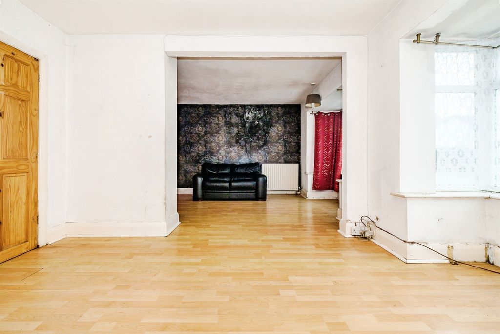 Property photo 3 of 23