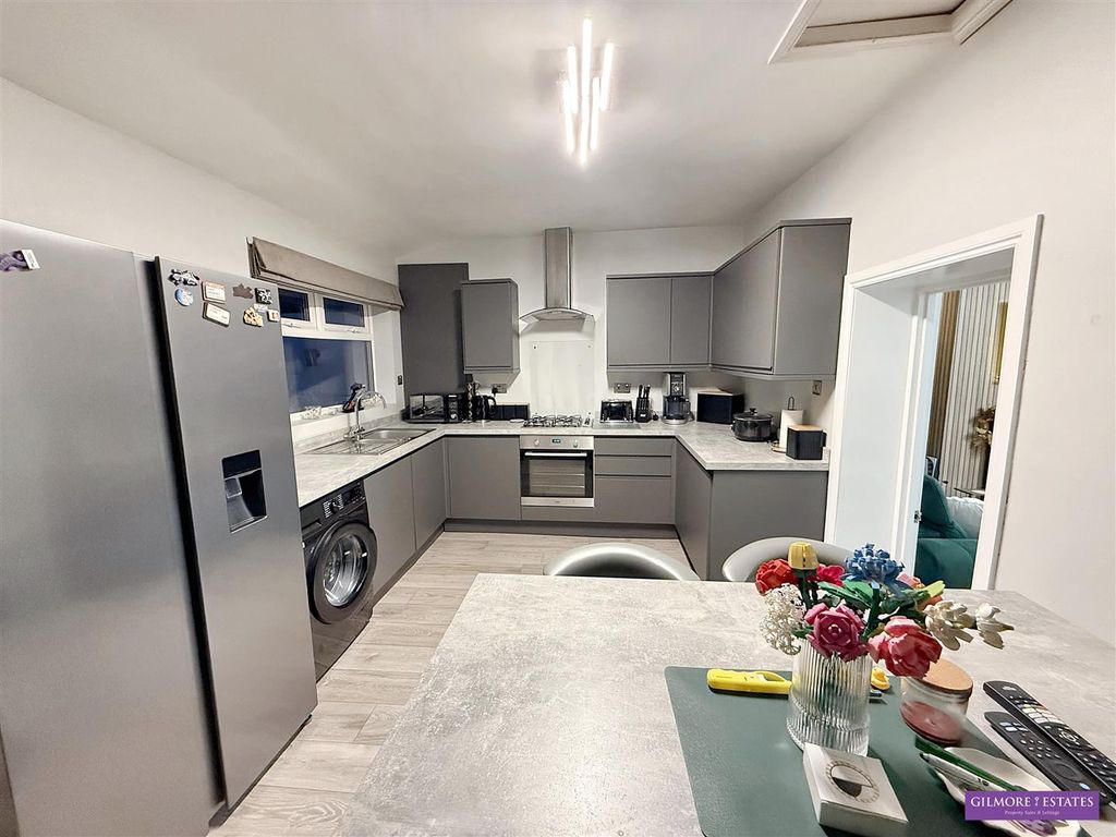 Property photo 3 of 14 Kitchen