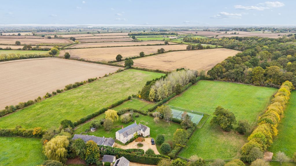 Property photo 3 of 25 Dji_20261015100928_0755_D-B33Cf3dc8c64F708E592506A562E45E3