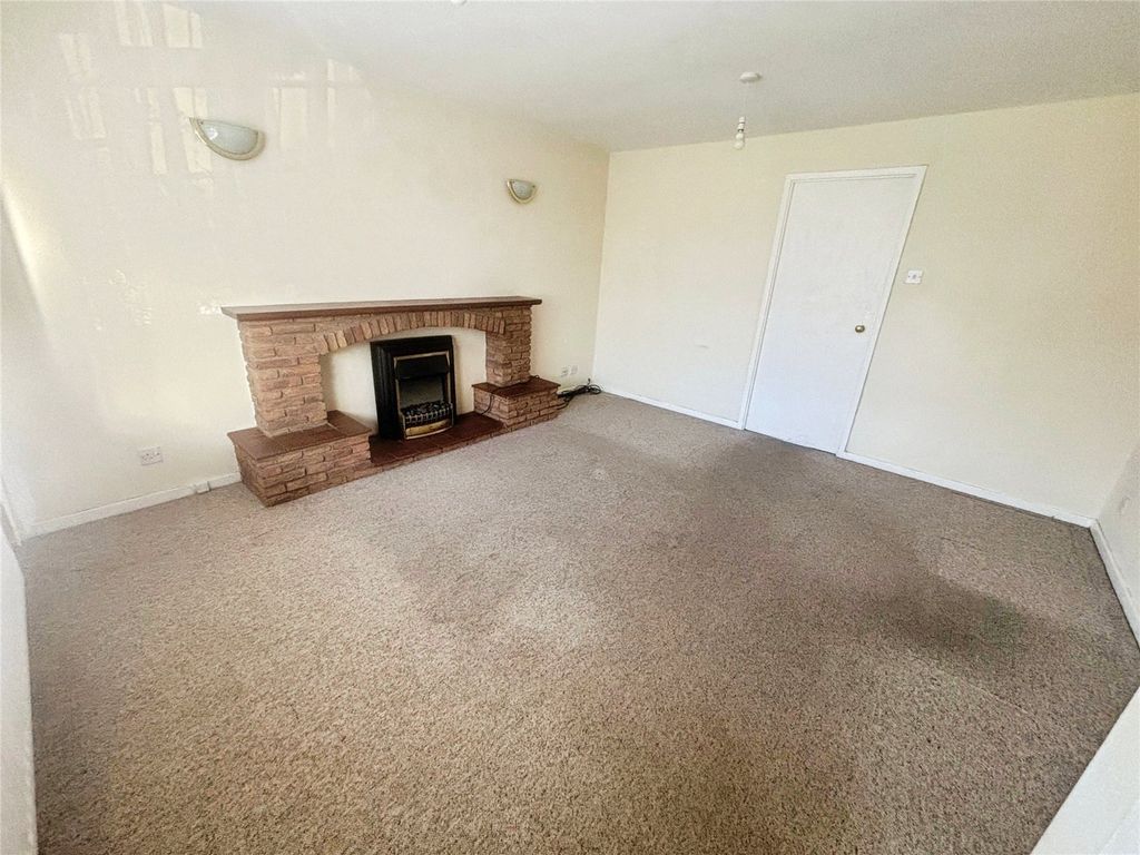 Property photo 2 of 8 Lounge