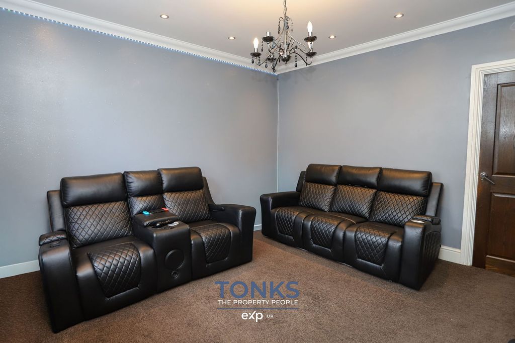 Property photo 3 of 12