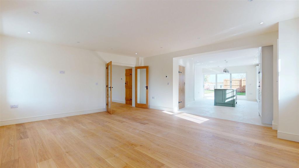 Property photo 3 of 33 10282025_214724.Jpg