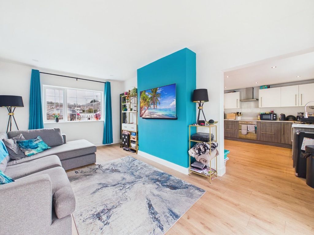 Property photo 3 of 14 Cam04899G0-Pr0283-Still009.Jpg