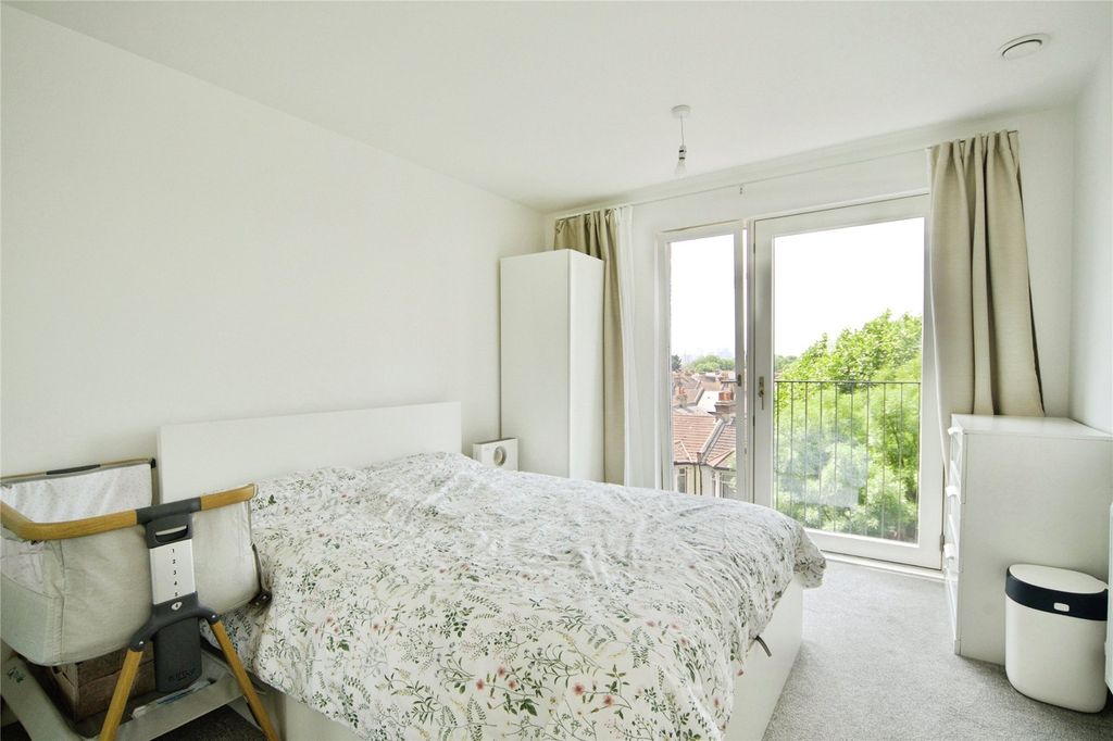 Property photo 3 of 16 Picture No. 02