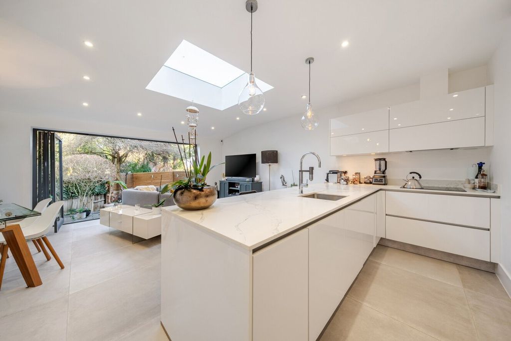 Property photo 1 of 11 Picture No. 10