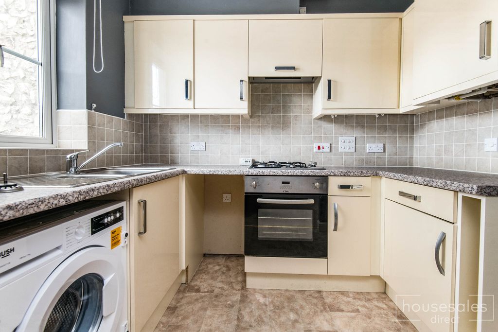 Property photo 3 of 8