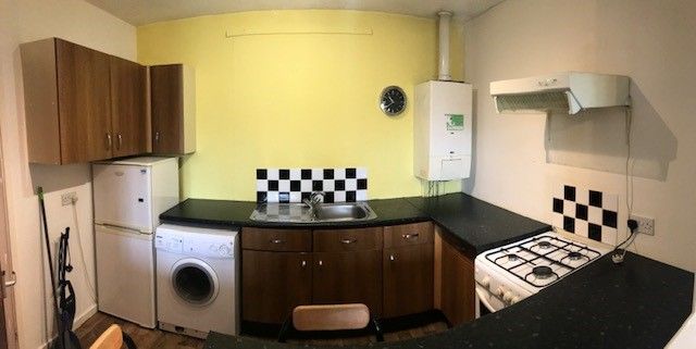 Property photo 3 of 8 Kitchen