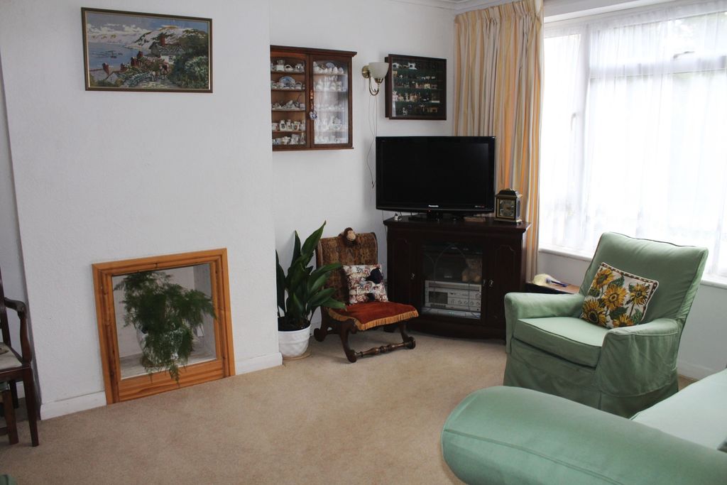 Property photo 2 of 7 Lounge