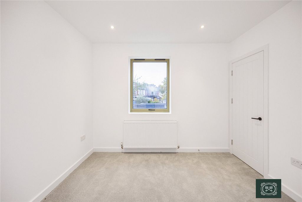 Property photo 3 of 17 Bedroom