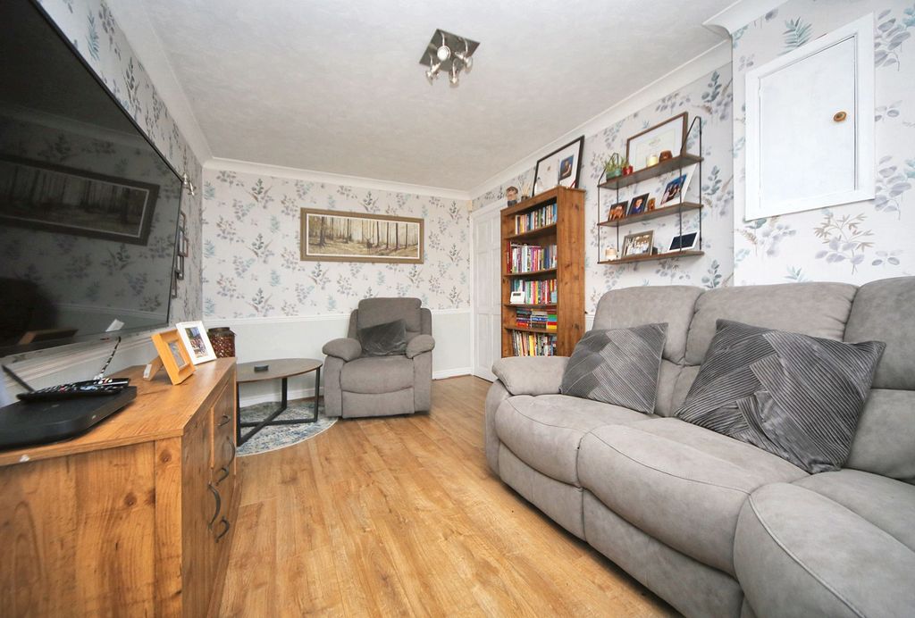 Property photo 2 of 21