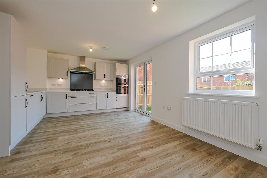 Property photo 2 of 15 Kitchen/Dining Room