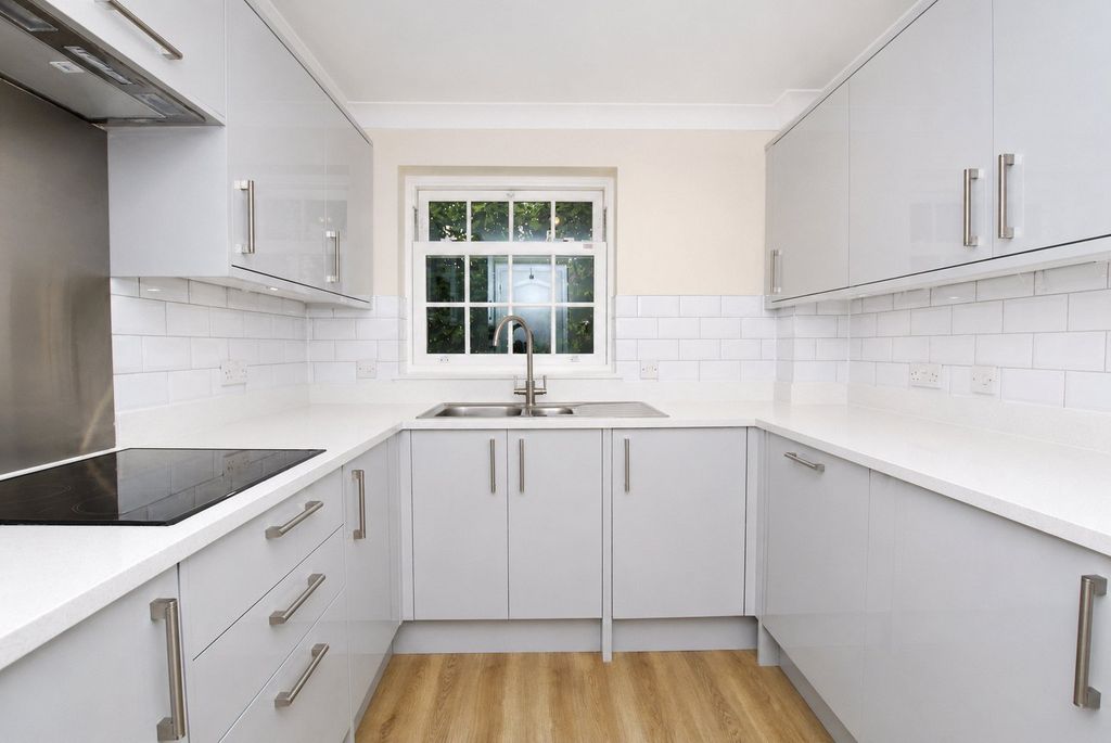 Property photo 2 of 8 Picture No. 23