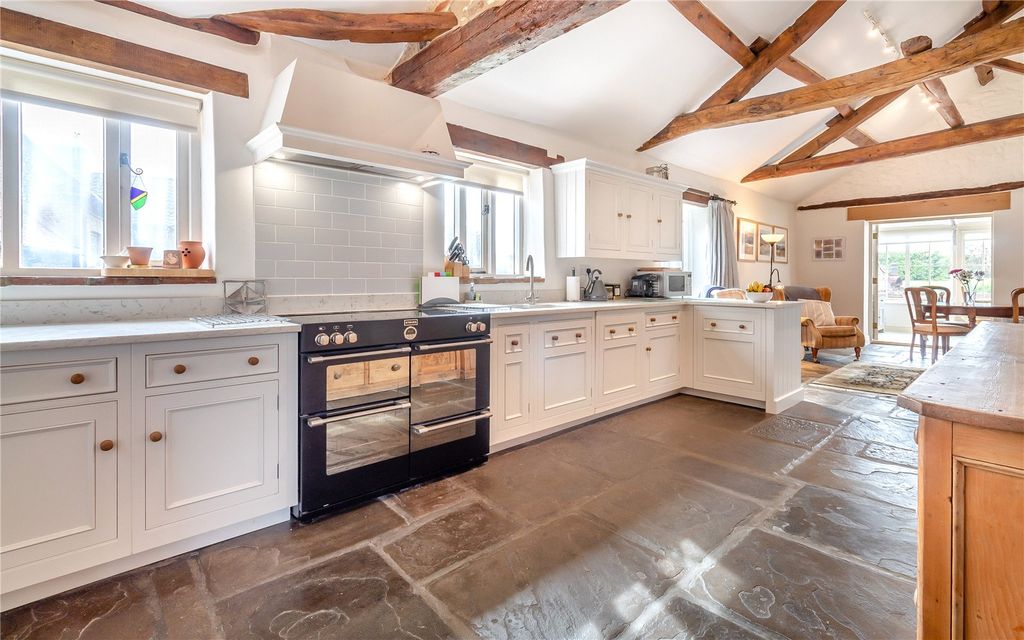 Property photo 2 of 25 Kitchen