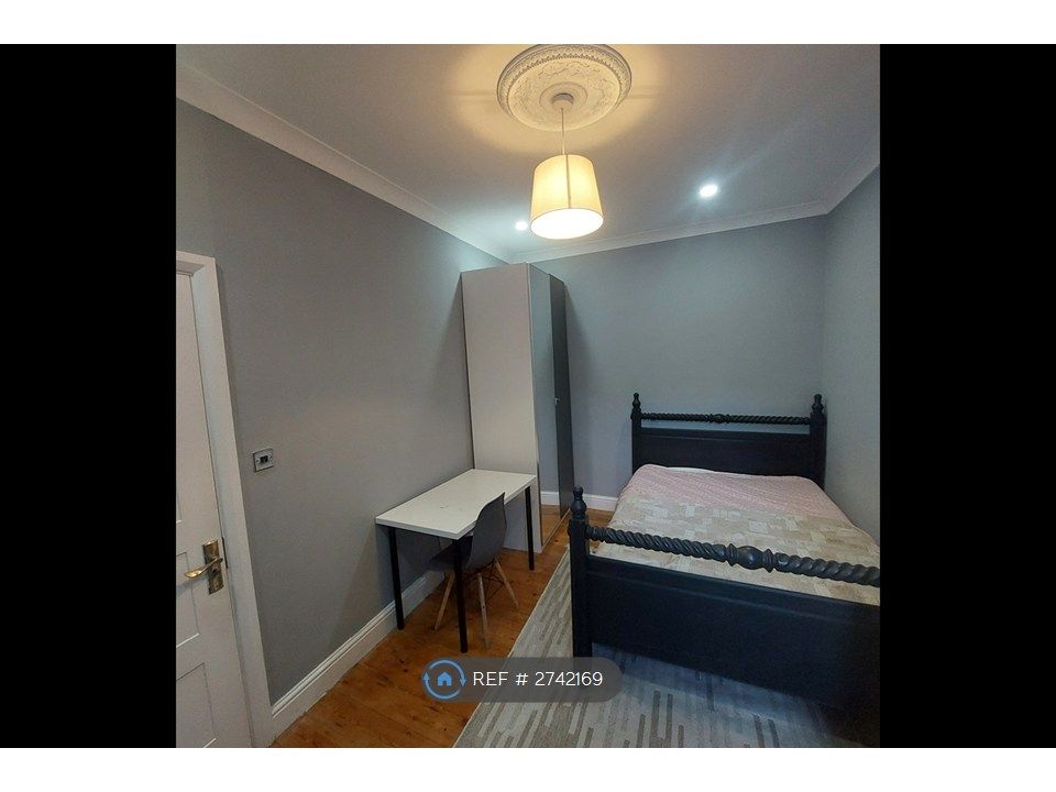 Property photo 3 of 10 Bedroom View