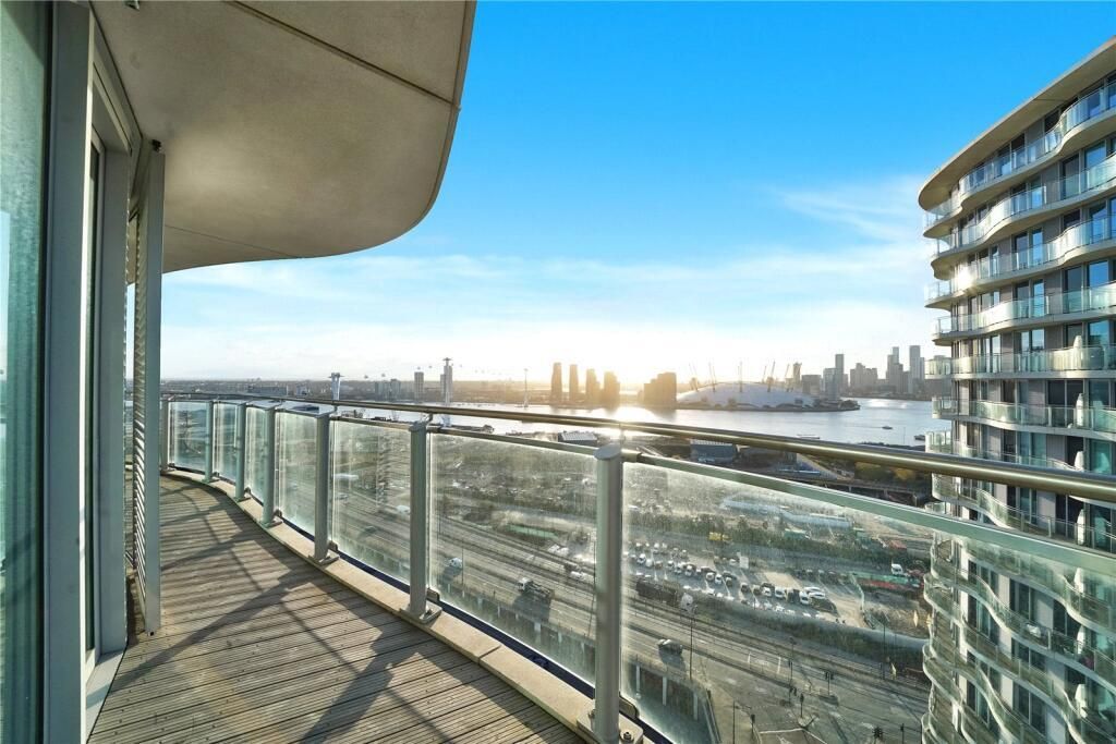 Property photo 3 of 11 Balcony