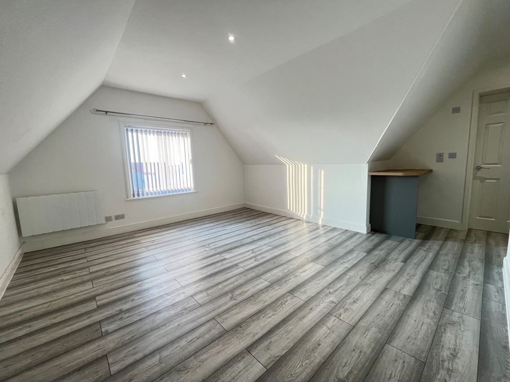 Property photo 3 of 10 Living Room