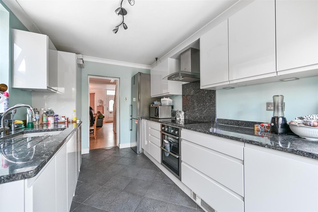 Property photo 2 of 13