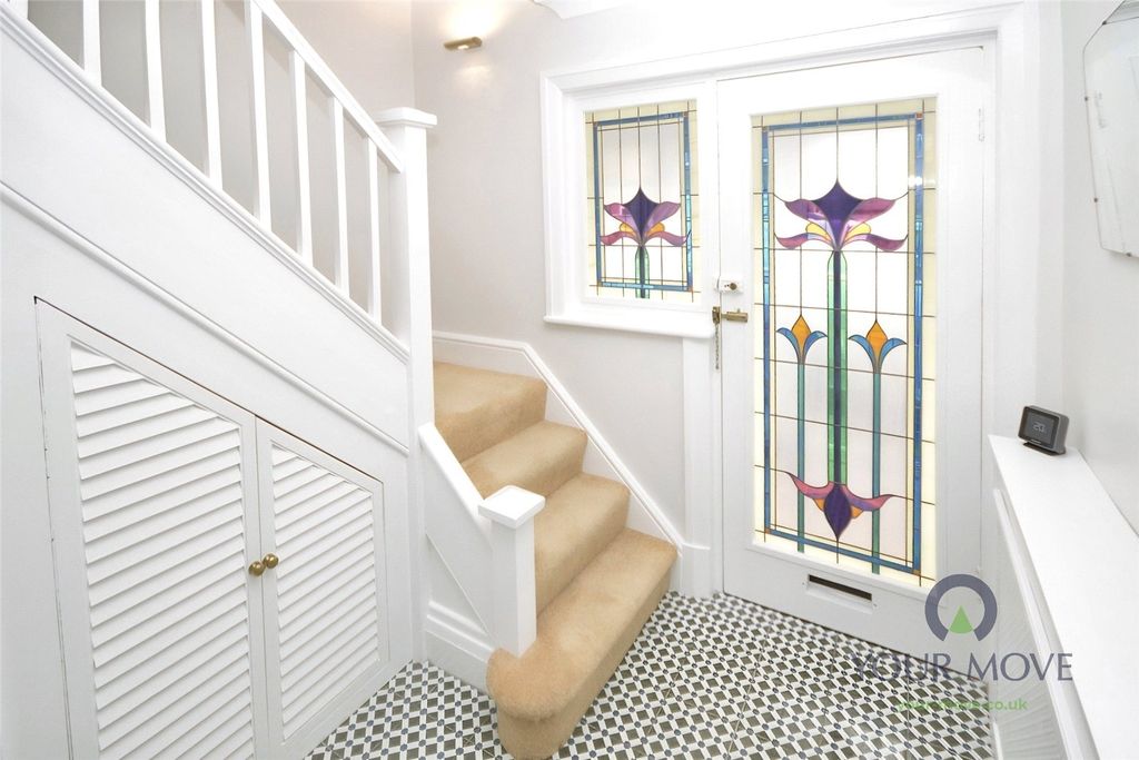 Property photo 2 of 14 Hallway