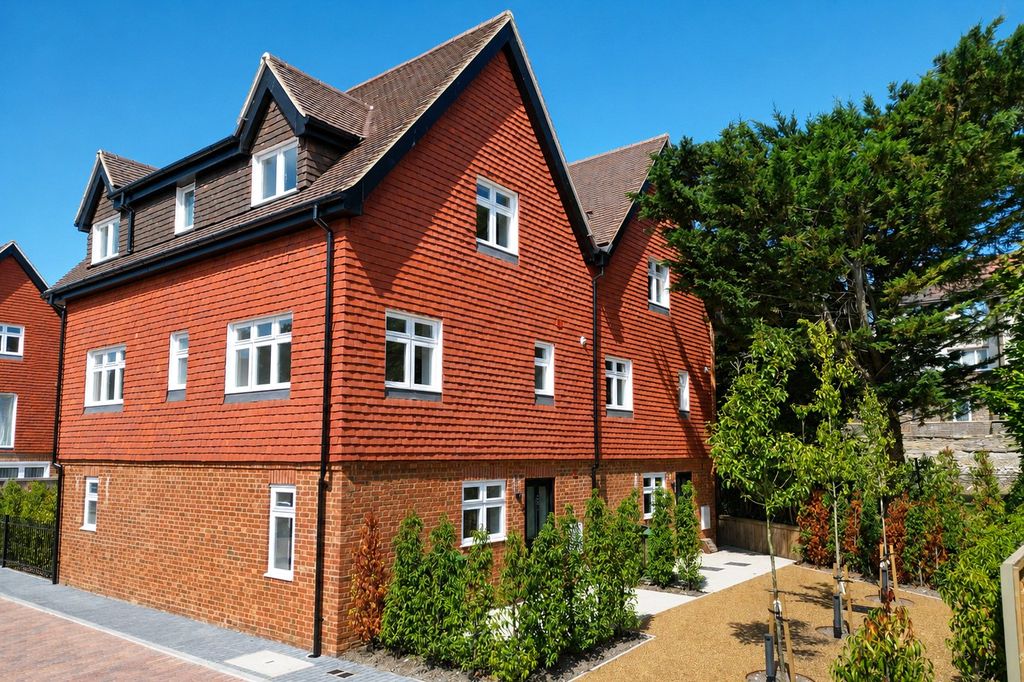 Property photo 1 of 12 External