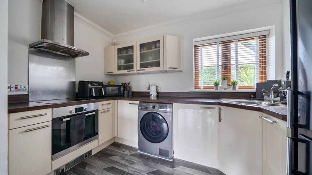 Property photo 2 of 20