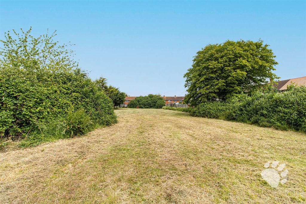 Property photo 2 of 11 Backing Parkland