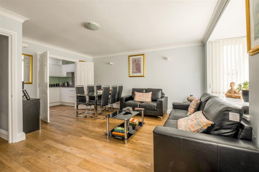 Property photo 2 of 25 5 Vine Street-6.Jpg
