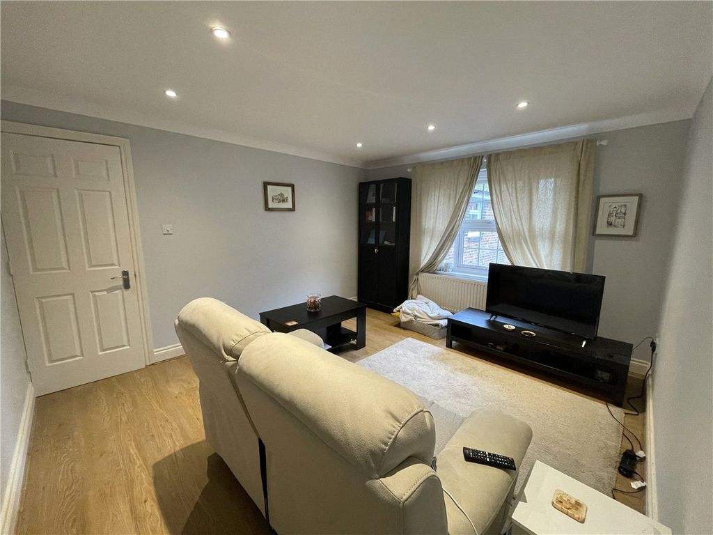 Property photo 2 of 9 Picture No. 27