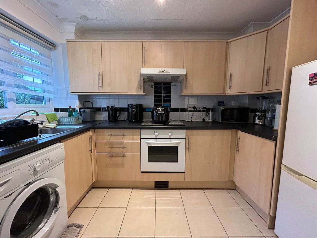 Property photo 2 of 5 Picture No. 12