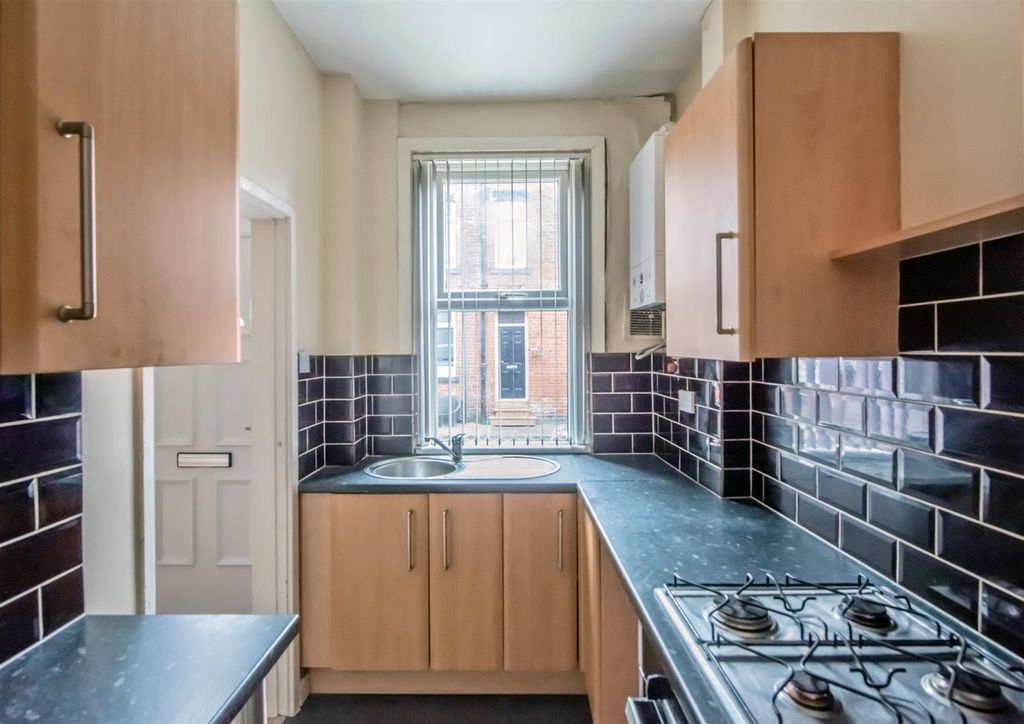 Property photo 3 of 15 Fitted Kitcehn: