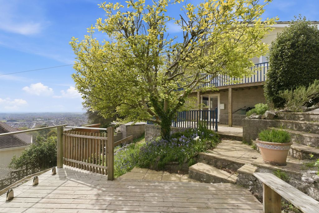 Property photo 3 of 46