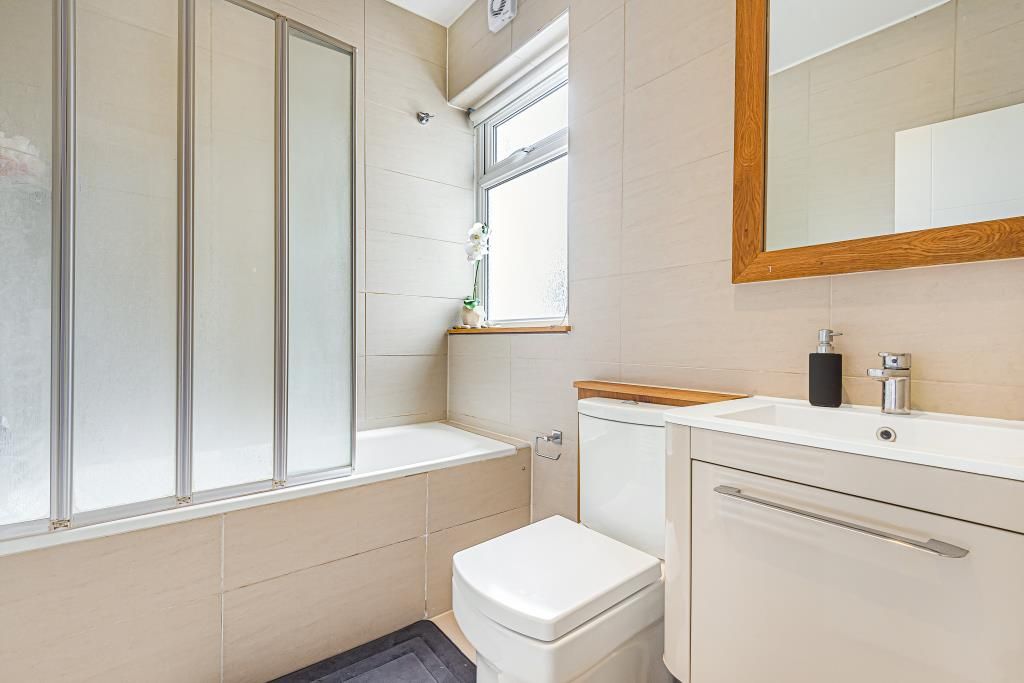 Property photo 3 of 10 Bathroom