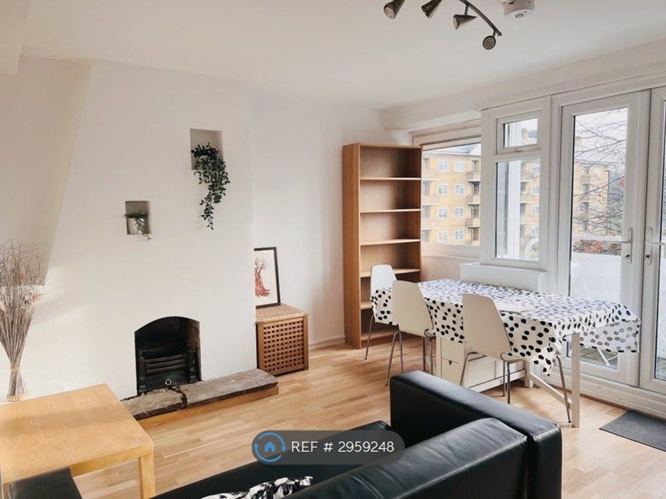 Property photo 1 of 7 Living Room