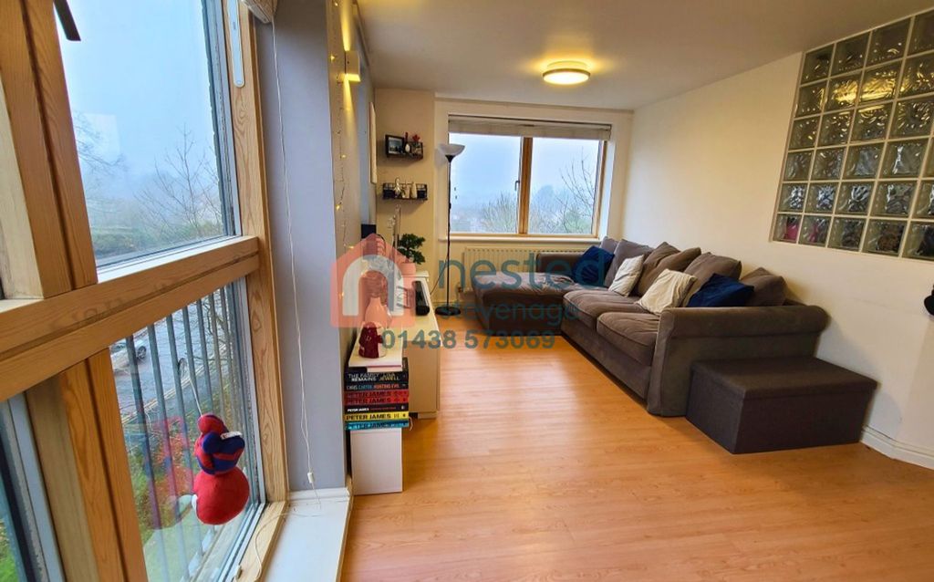 Property photo 1 of 14 Living Room