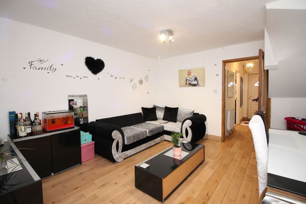 Property photo 2 of 22