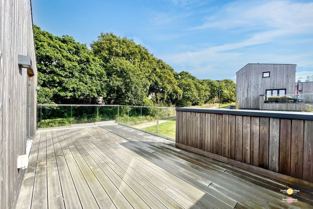 Property photo 3 of 21