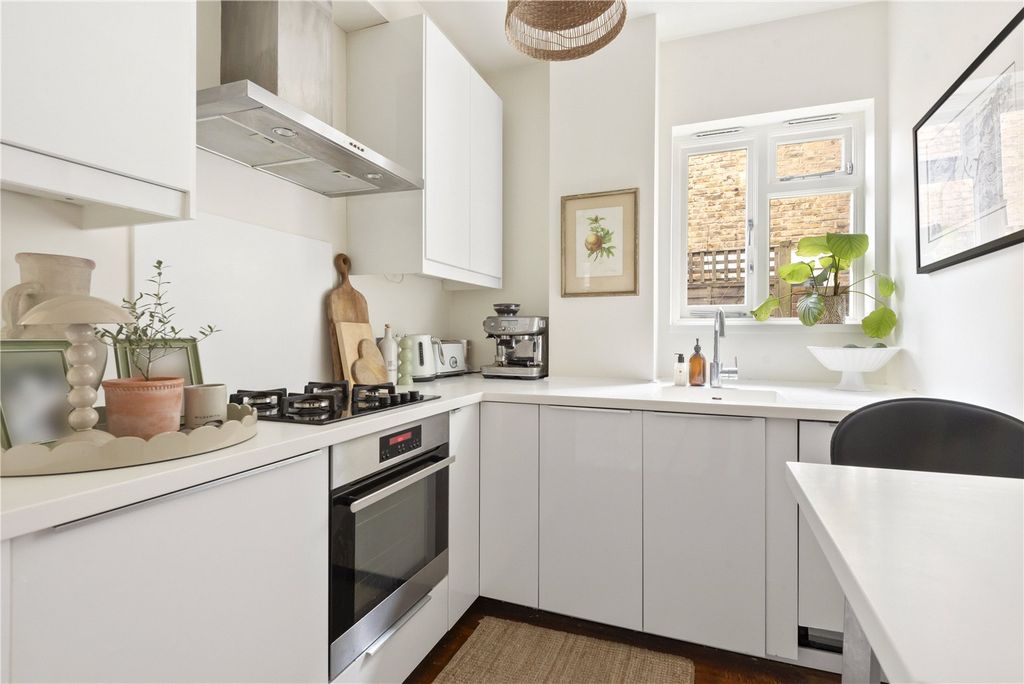 Property photo 2 of 11 Kitchen