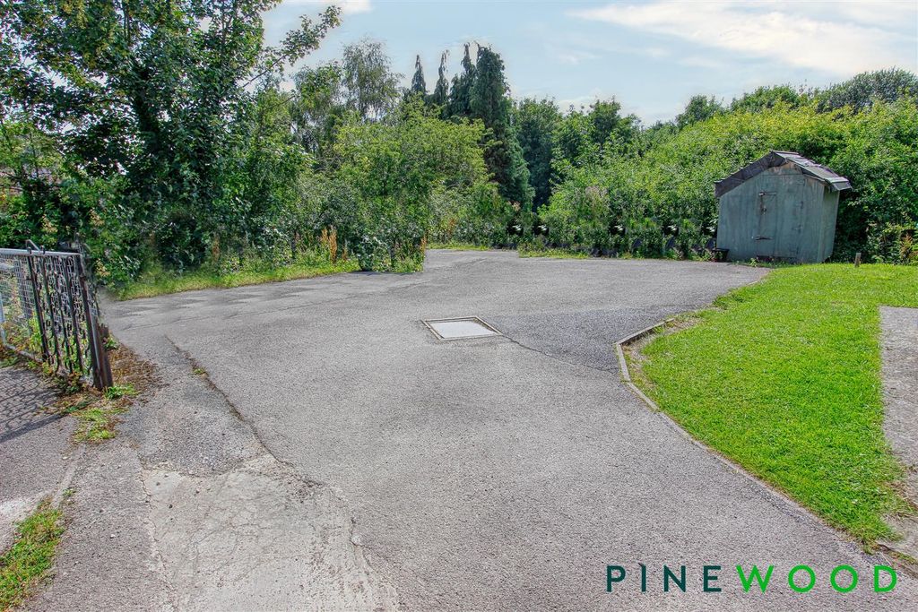 Property photo 2 of 12 Car Park