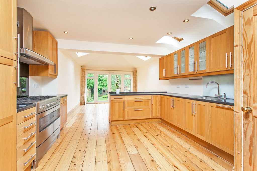 Property photo 3 of 10