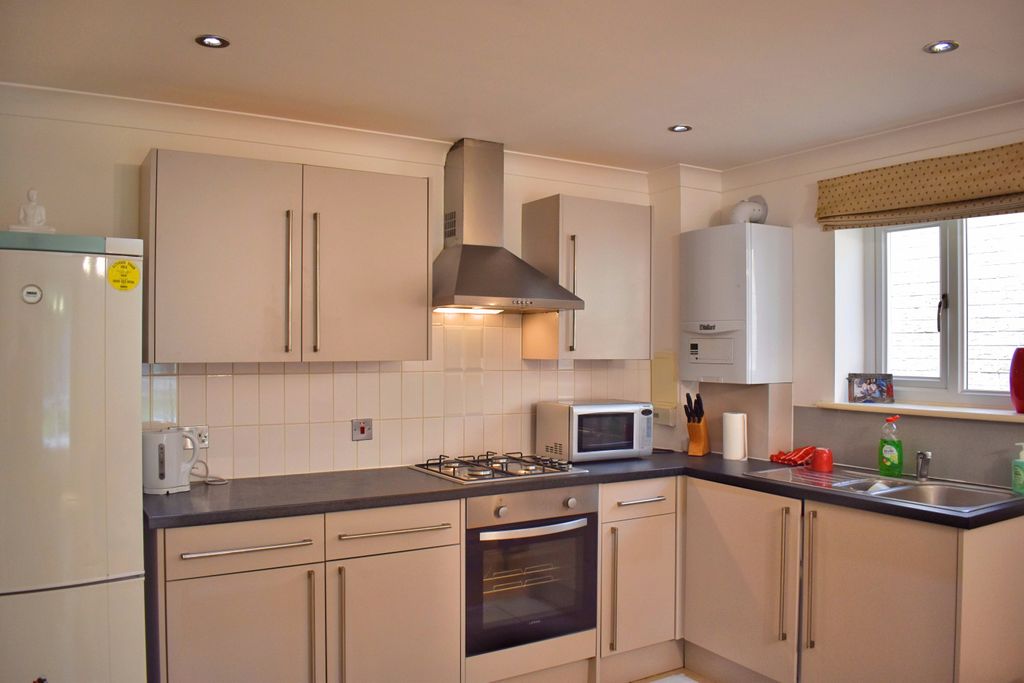 Property photo 2 of 6 Kitchen