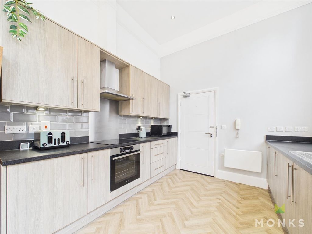 Property photo 3 of 10 Cam01520G0-Pr0440-Still002.Jpg