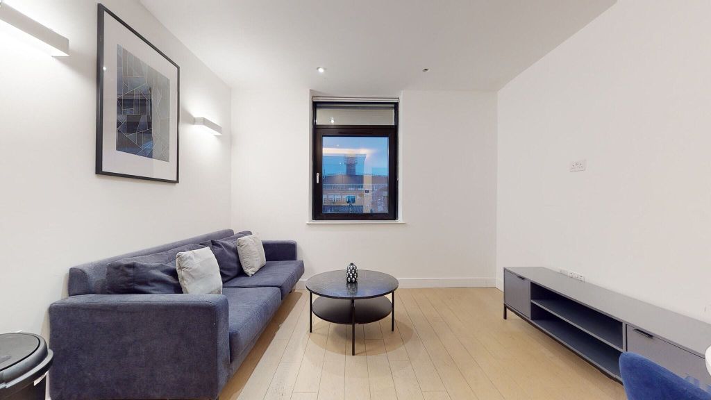 Property photo 1 of 21 Living Room