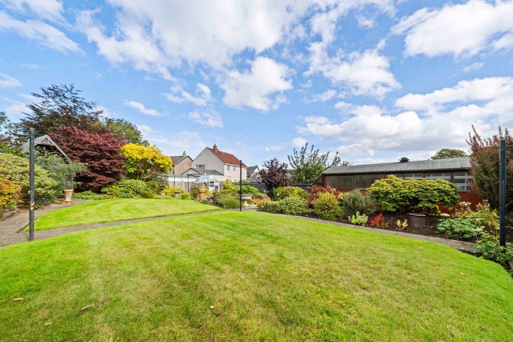 Property photo 2 of 36