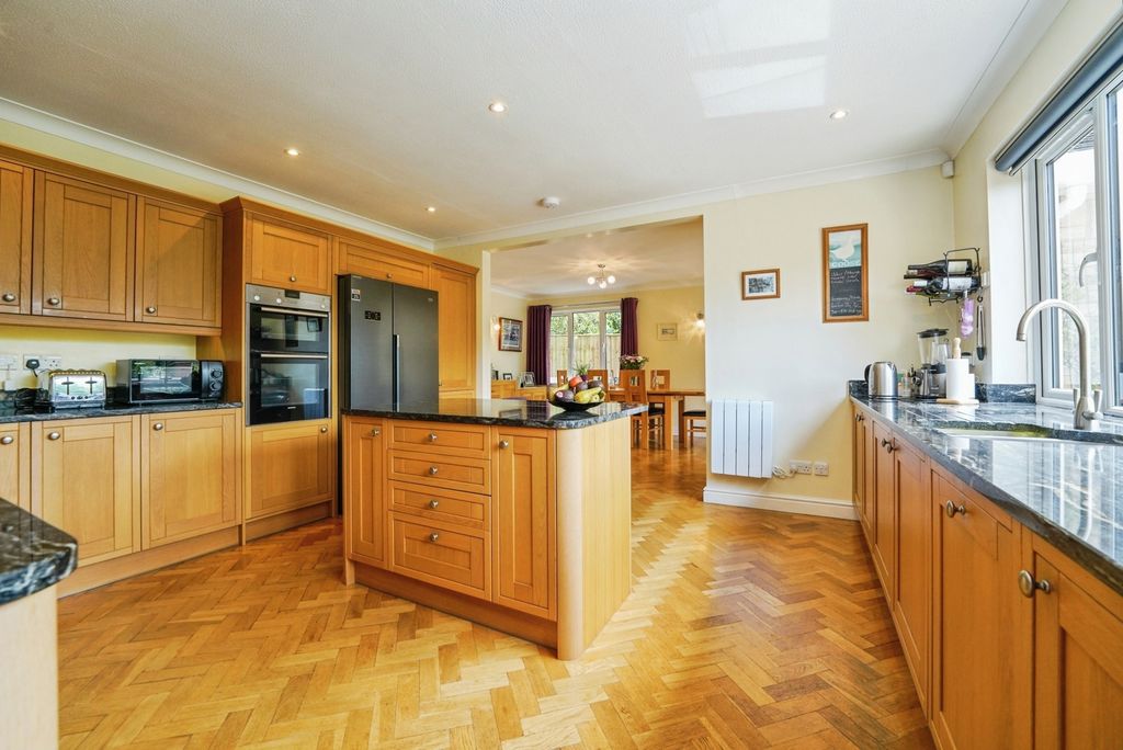 Property photo 2 of 17 Photo