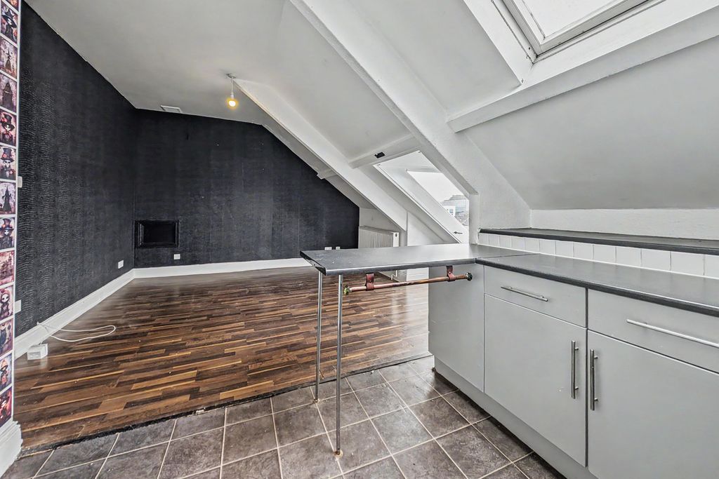 Property photo 3 of 11 Flat C, 149 Westoe Road, South Shields, Tyne And Wear, Ne33 3Pd