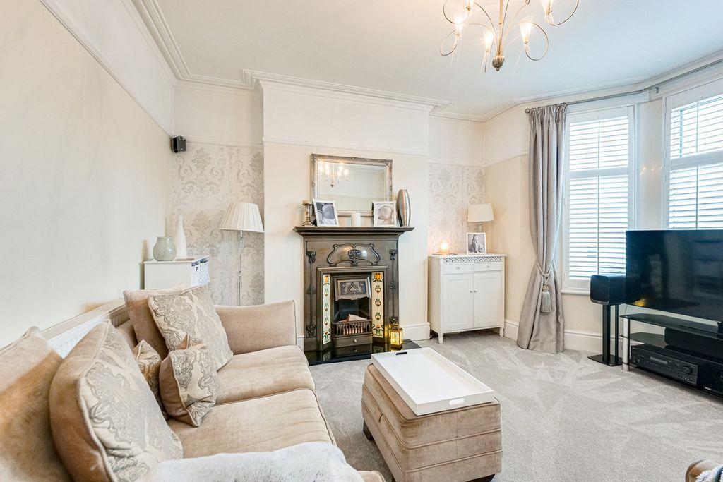 Property photo 3 of 39